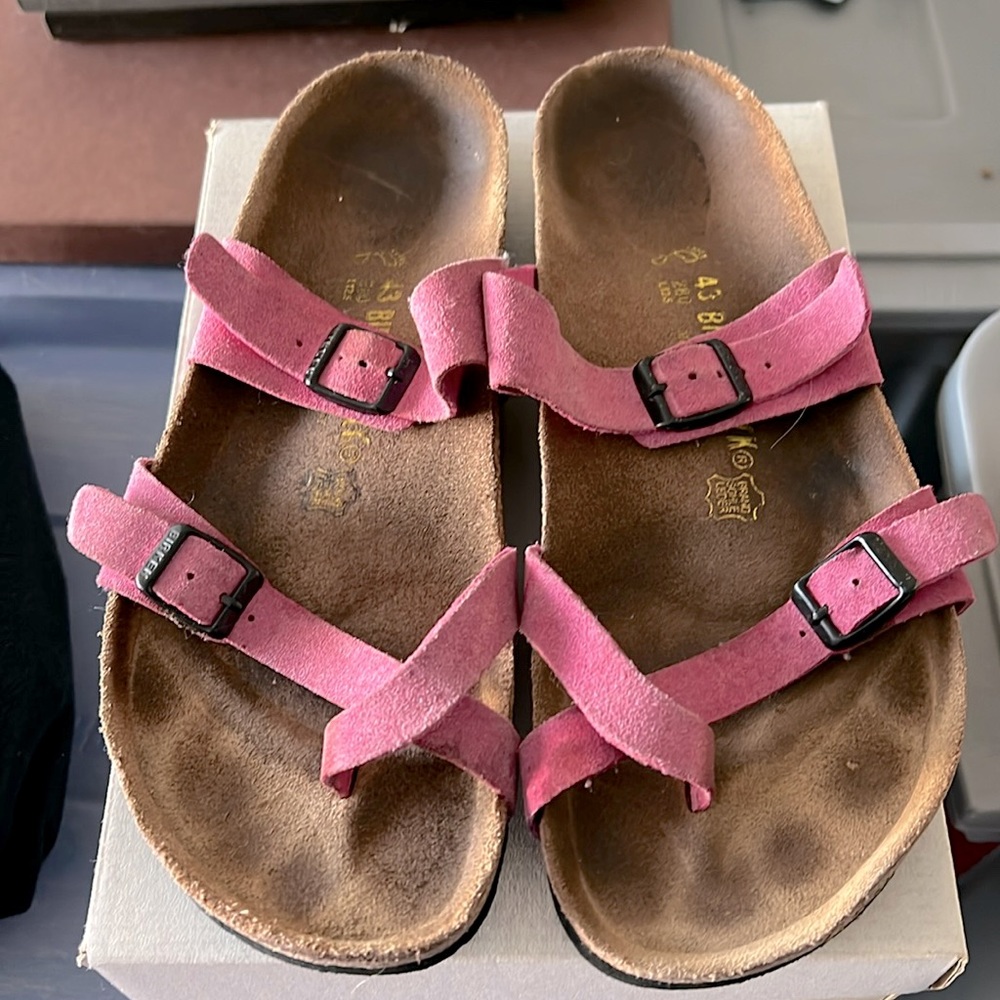 BirkoFlor Men’s Rose/Pink Sandals Size 43M EU/10M lovingly  Worn, small stain.